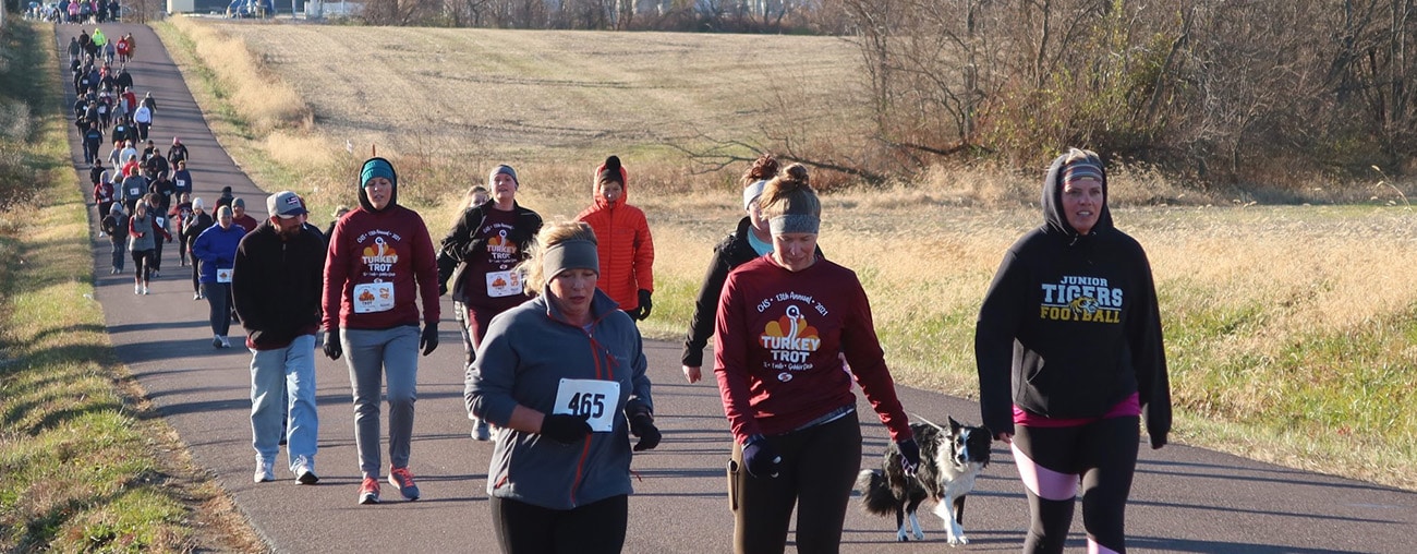 People running in the Center for Human Services annual Turkey Trot 5K